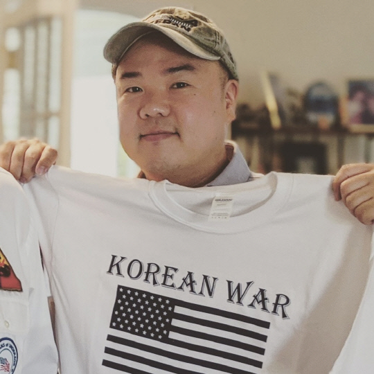 비영리 사단법인 '프로젝트-솔져' 설립에 앞서 라미 현(본명 현효제·45) 사진작가가 개인 자격으로 진행한 네번째 프로젝트 'Searching for KWV(Korean War Veteran)' 활동 당시의 모습.